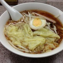 渋谷 百軒店の喜楽でワンタン麺