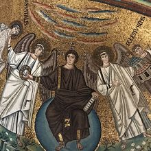 後陣半円ドームのキリスト・天使・聖ヴィターレ