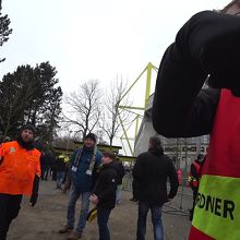 ボディチェック＆荷物検査は厳しい。鞄はほぼNGです