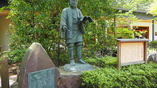 報徳二宮神社の境内にある像