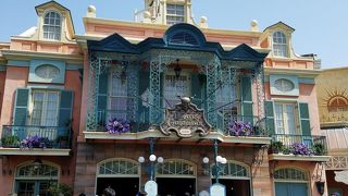 ランドの定番アトラクション