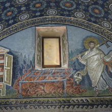 サン・ロレンツォがキリスト教の聖人伝の一説を語る場面