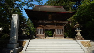 広い境内の遠州三山の一つ