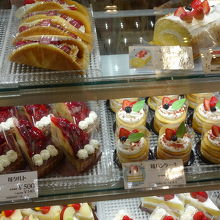 ケーキがでかっっ 一見高そうに見えるのだけど By スーパーこひつじ わかさいも本舗 札幌パセオ店のクチコミ フォートラベル