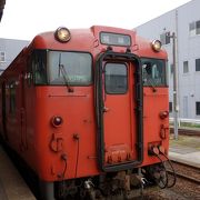 高岡駅、北陸新幹線の新高岡駅と連絡してます。とってもローカルな鉄道で、鉄ちゃんにおススメ？！
