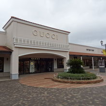 有名ブランド店もあります