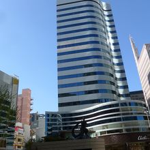 有楽町駅から東京ミッドタウン・日比谷方面に行くと見えてきます