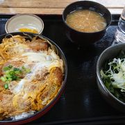 三芳パーキングエリアでがっつりカツ丼。