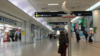 ターミナルに向かって右側