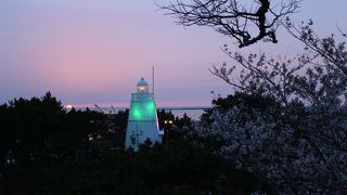 灯台もあり海も見える桜の名所