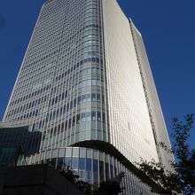 高さ192m 地上35階建ての建物
