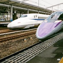 さくらとすれ違う 500 TYPE EVA、福山駅にて。