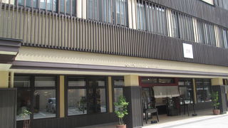 高級感のある”おみやげ屋”