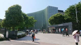 デザイン性の高い建物