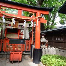 本殿置くには稲荷社