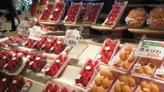 旬のフルーツが揃います