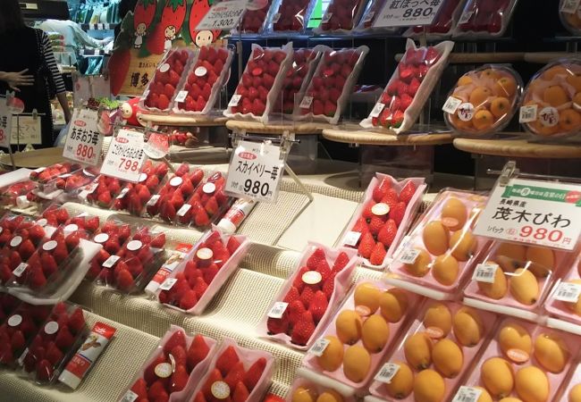 旬のフルーツが揃います