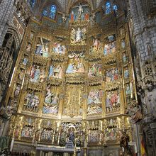 きんきらの教会内部