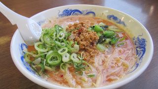 夕日が差し込むラーメン屋さん