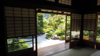 高尾山の麓にある本格的な日本庭園のある古民家