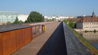 ストラスブールの水運をまもるダム。ここからの眺めがすばらしい。現代美術館のとなり。