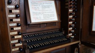 モーツアルトとシュヴァイツアーが弾いたオルガンがある教会。