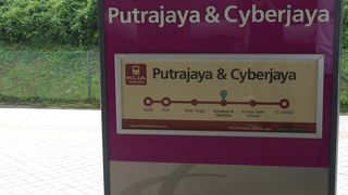 格安ツアーバスも出ています