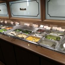 サラダも食べ放題です