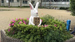 ウサギの像が一体あるだけ