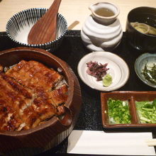 これは上ひつまぶし。