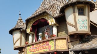 ピノキオのストーリーを楽しむアトラクション