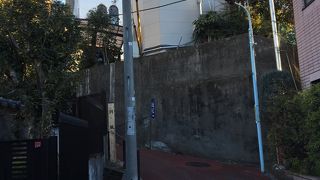 ほこざか と読みます