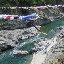 川岸まで　けっこう　歩きます