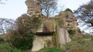 大谷石の原石がザクザク