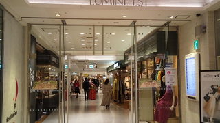 駅直結で便利です