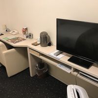 部屋は小さいですが、機能的にまとめられており、便利でした。