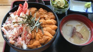 国後島を眺めながら食事しました。