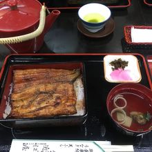 肝吸い付き特上うな重￥3,300