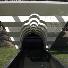 靖国神社の慰霊之泉です。母の乳房と湧き出る清水のイメージです