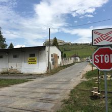 無人となったかつての鉄道駅
