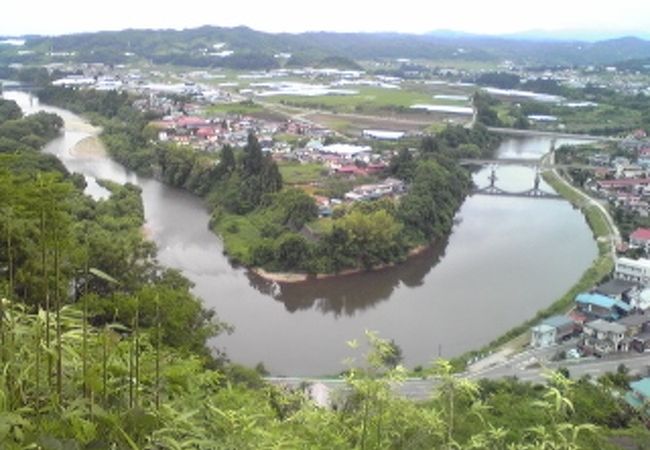 最上川と沢（ザワ）線を臨む高台