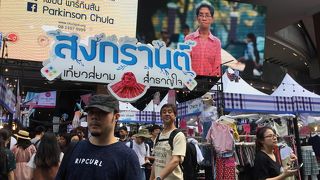 ローカルフードの屋台村