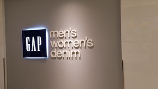 品揃え豊富なGAP大型店