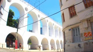 ブラジルなのに...「ローマ」っぽくないですか....これって？。でも、まあ、一瞬だけで現実に引き戻されますが.....（リオデジャネイロ／ブラジル）