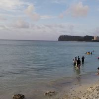 夕陽も見える静かなビーチ。