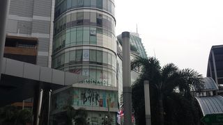 アソーク駅直結のショッピングセンター