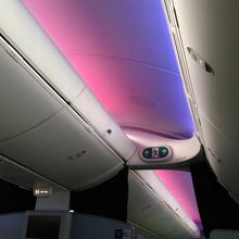 787の特徴であるLED照明でスターウォーズの世界を演出