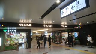 牛タンレストランのナショナルチェーンが並んで出店しています