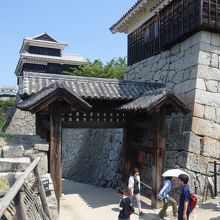 上（筒井門側）から。