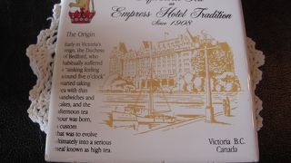 英国よりも英国らしいといわれる町、ビクトリアの高級ホテルで午後のアフタヌーンティーを楽しみました。